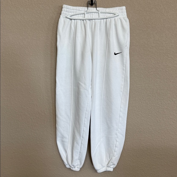 🔥 Nike White Small Logo Sweatpants – Women’s Size Small - Like New - Picture 1 of 3